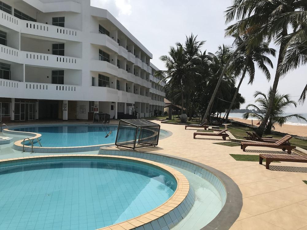 Induruwa Beach Resort Exterior photo