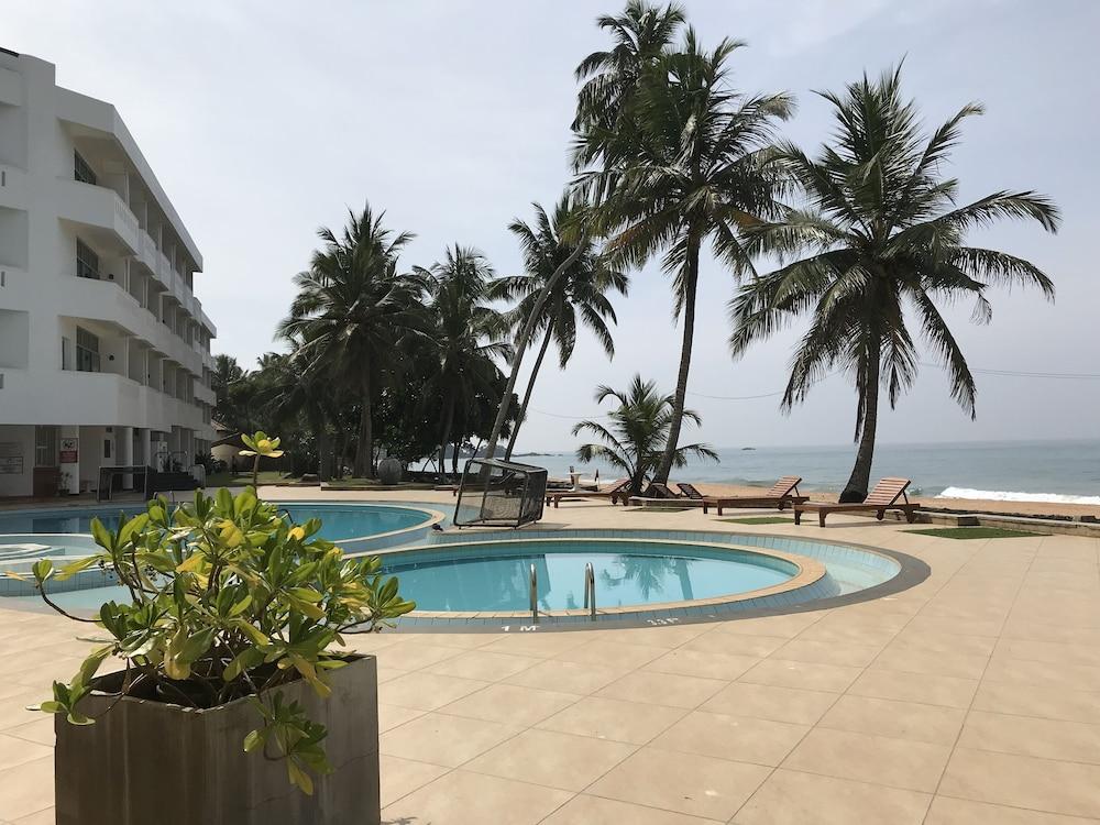 Induruwa Beach Resort Exterior photo