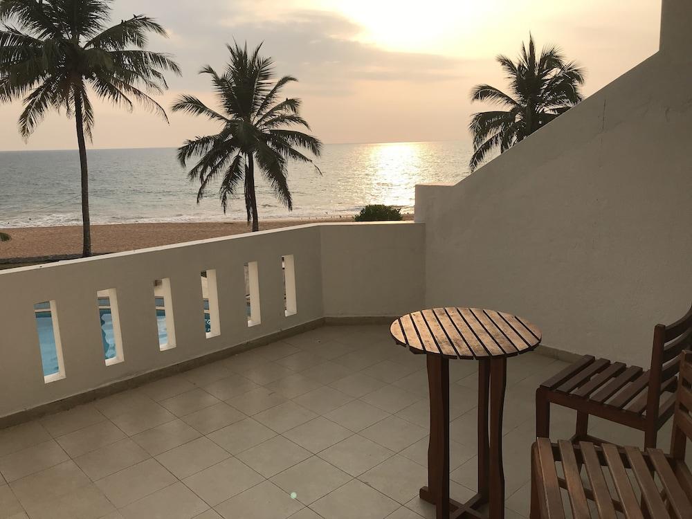 Induruwa Beach Resort Exterior photo