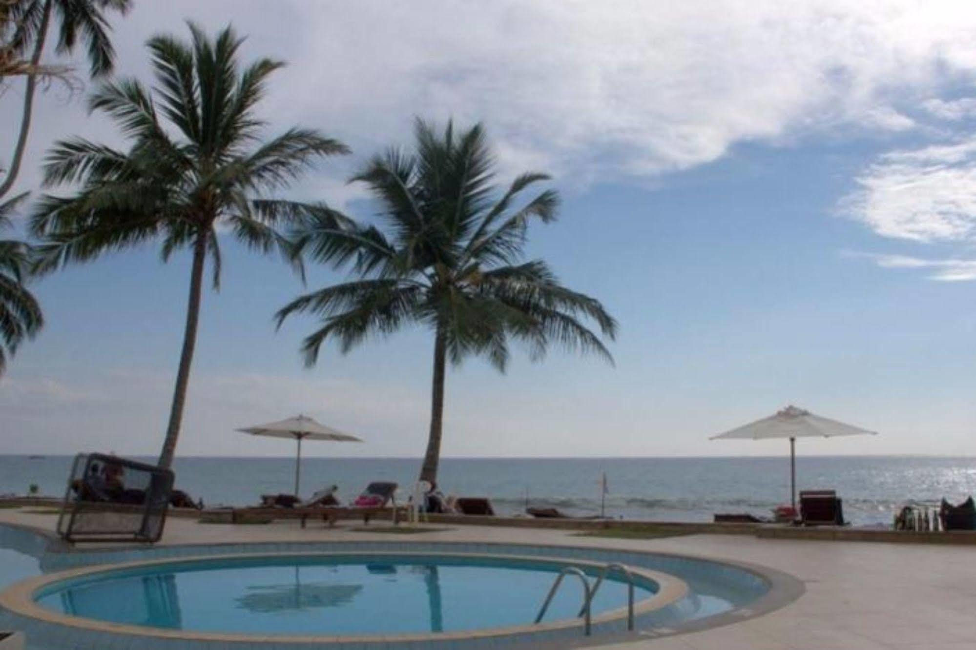 Induruwa Beach Resort Exterior photo